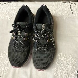 EUC ASICS Gel Venture 8 Running Sneaker